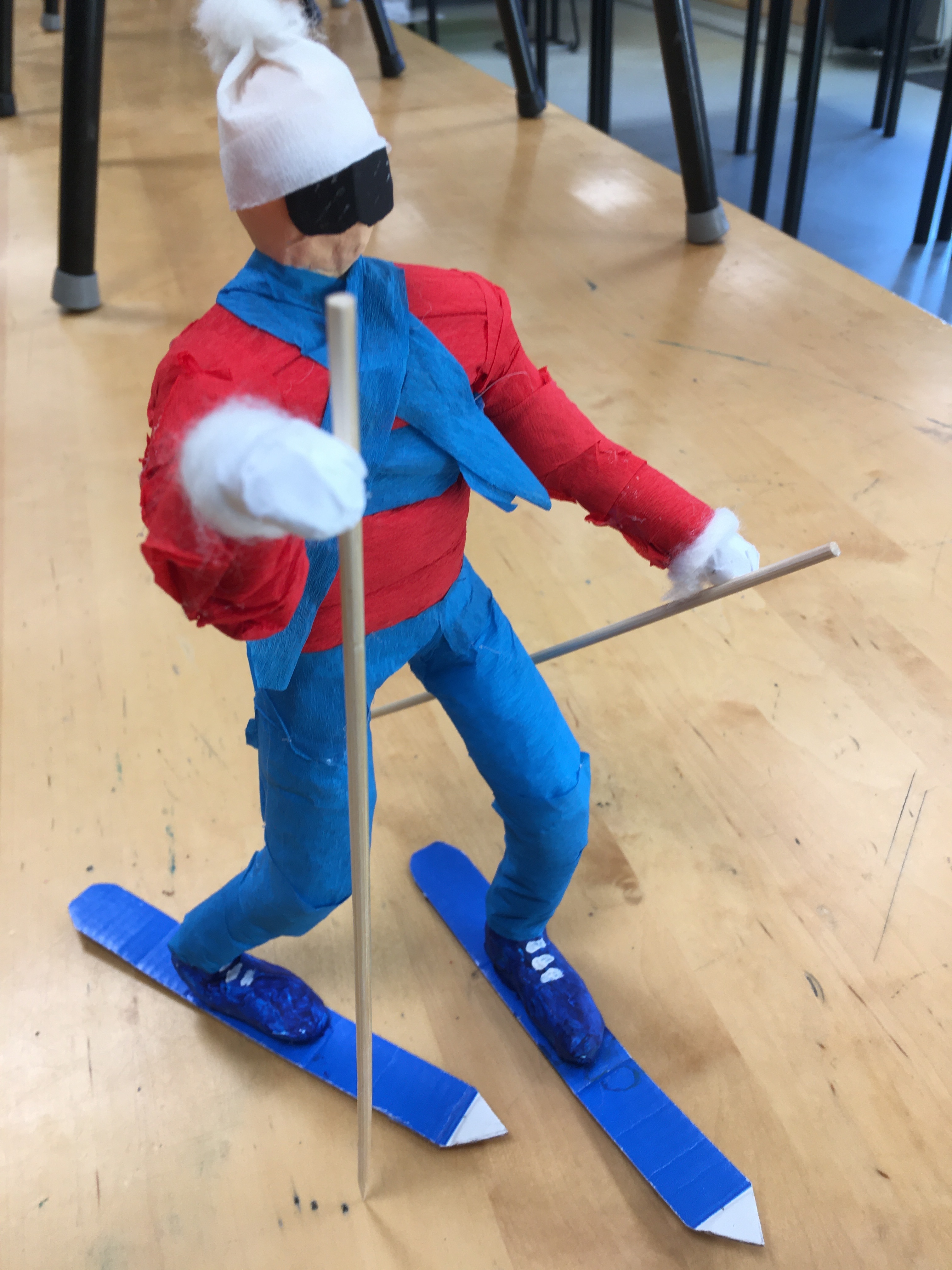 Skidåkare skulptur